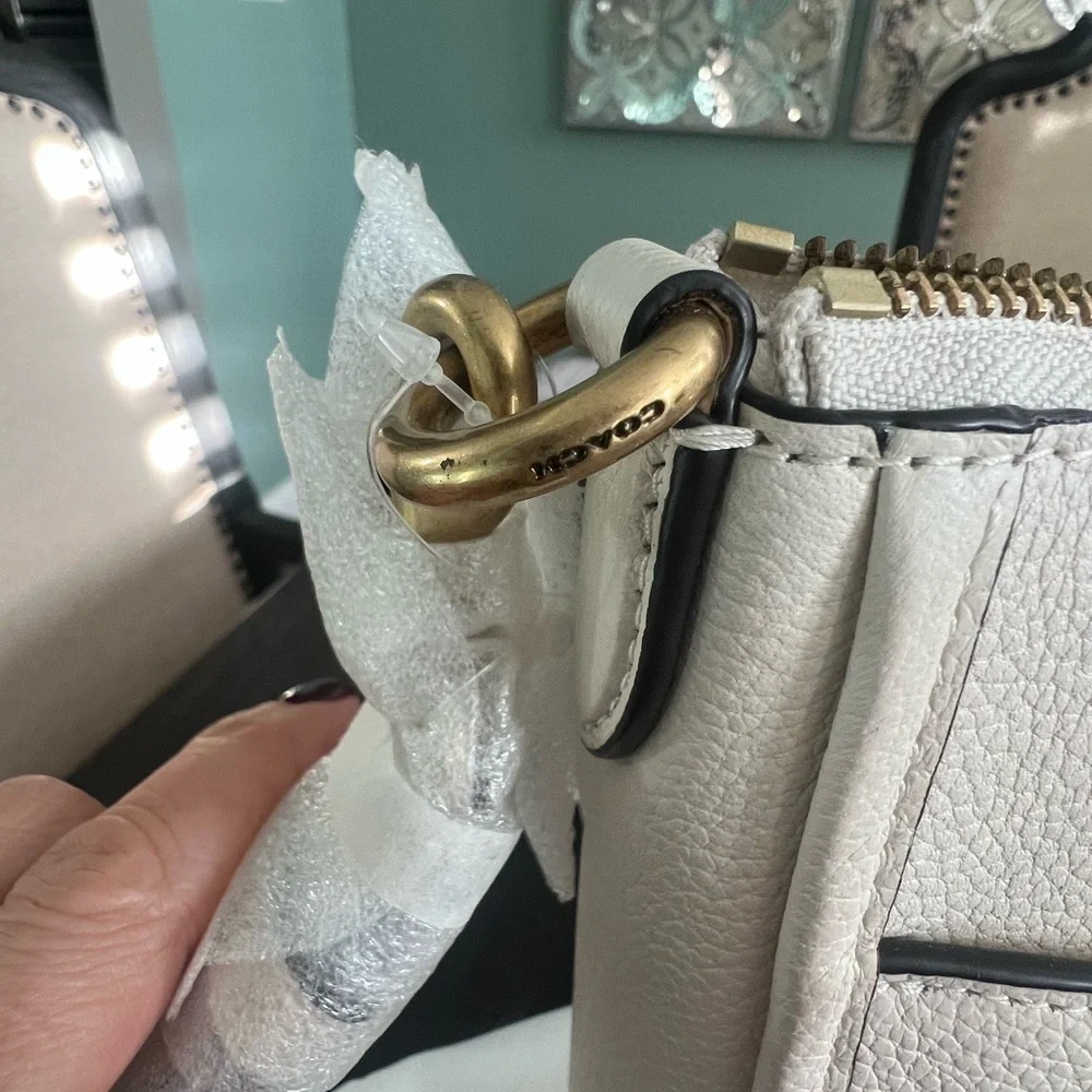 NWT Coach Polished Pebble Leather Chaise Crossbody